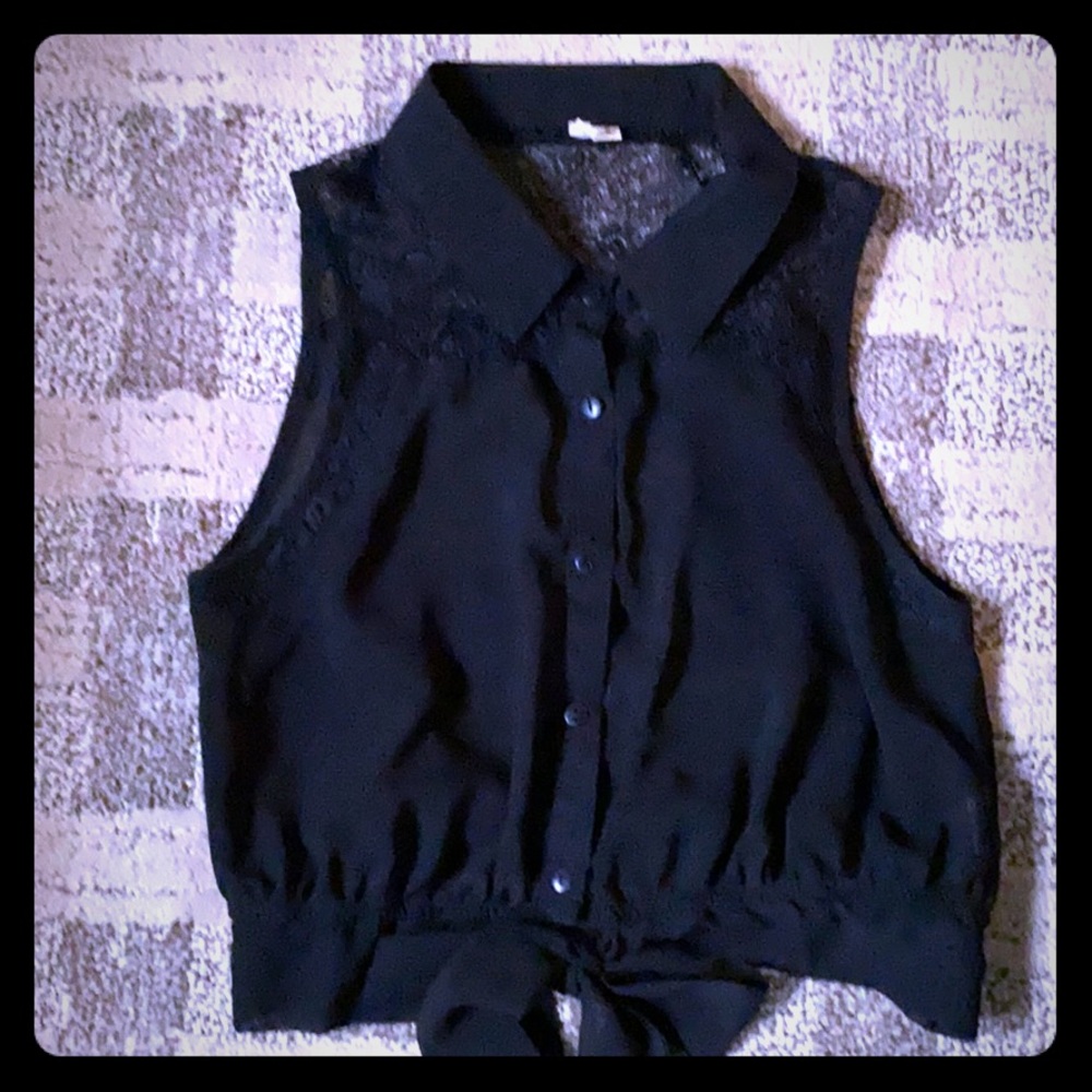 Black crop blouse with lace